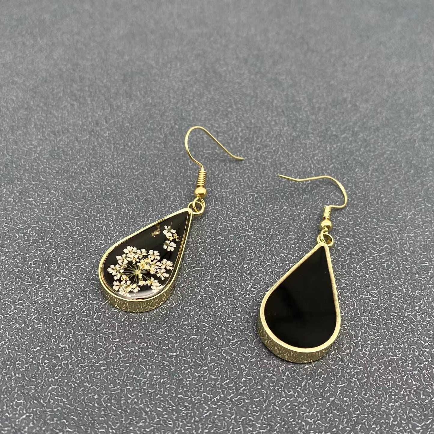 Queen Anne's Lace Dried Flower Black Droplet Earrings - PDF