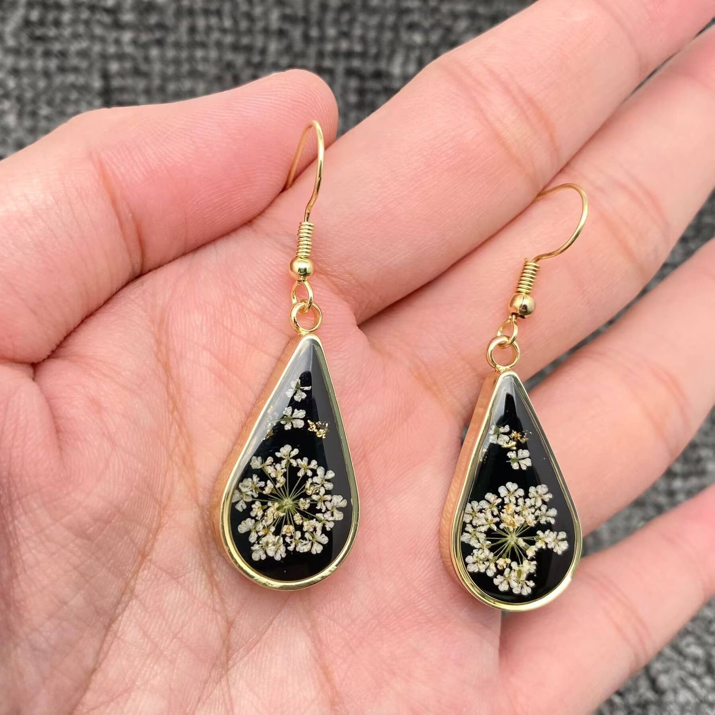 Queen Anne's Lace Dried Flower Black Droplet Earrings - PDF