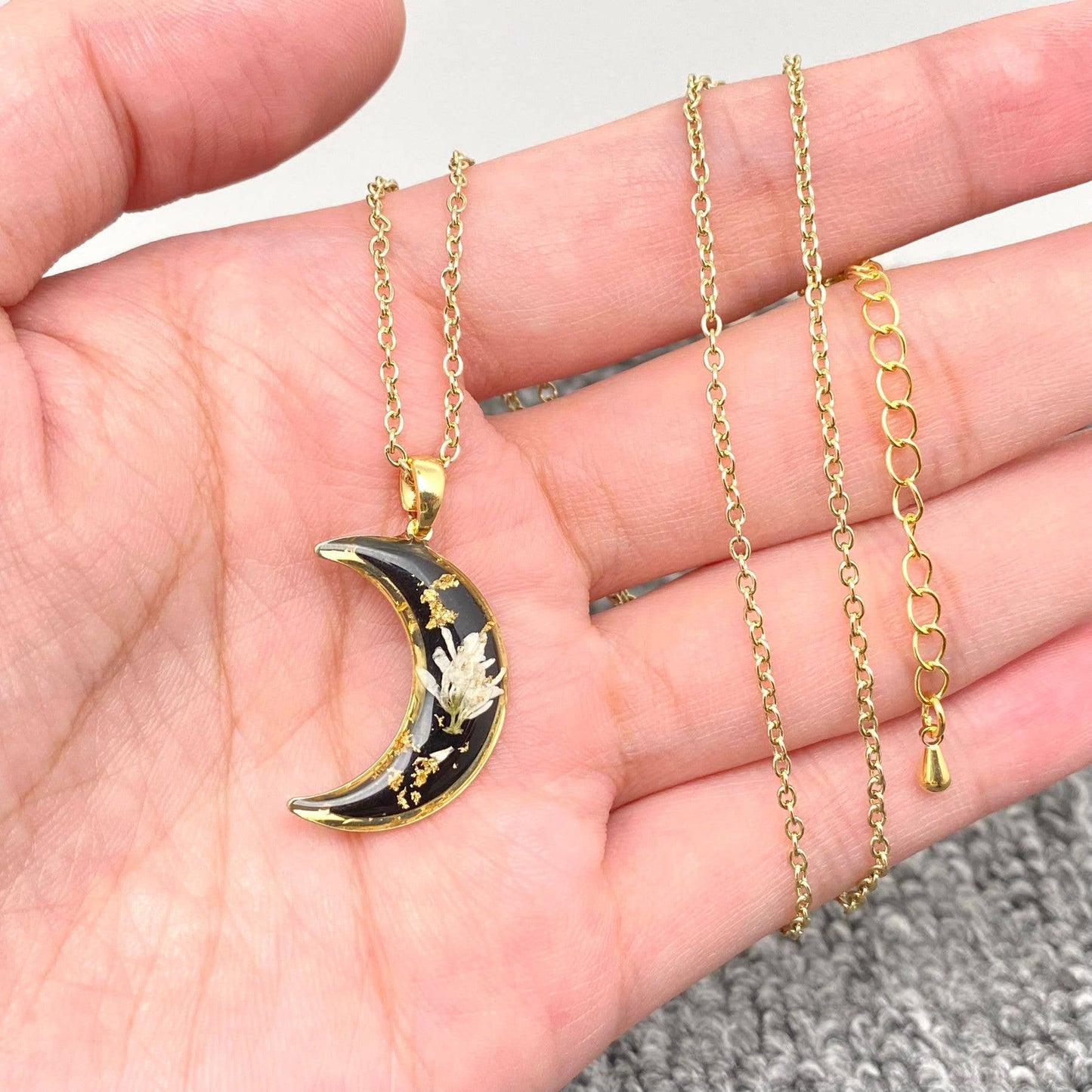 Dried Flower Floral Black Moon Charm Necklace - PDF/MS